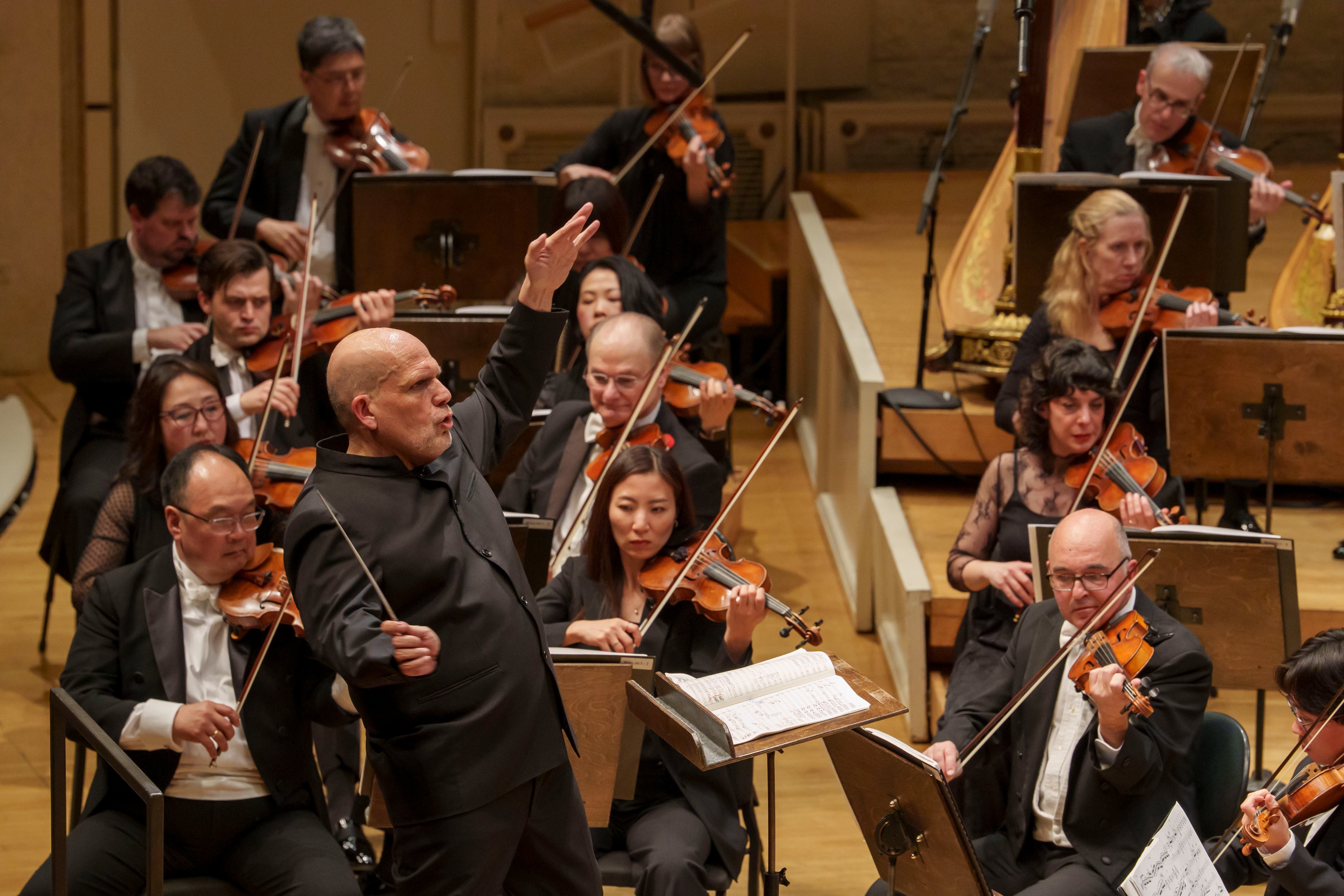 Jaap van Zweden returns with a blazing Mahler Sixth